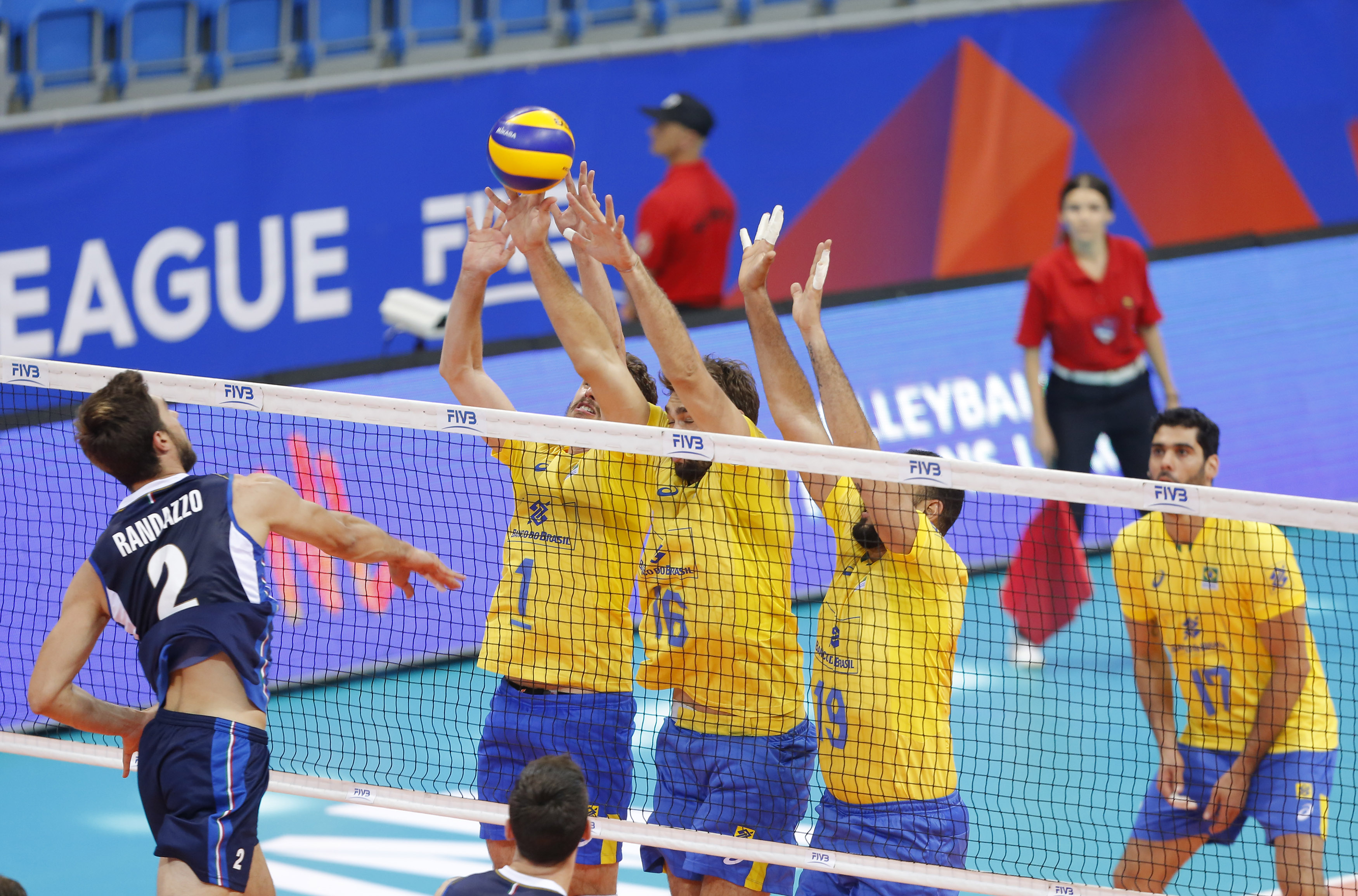 Brasil é superado pela Itália por 3 sets a 2