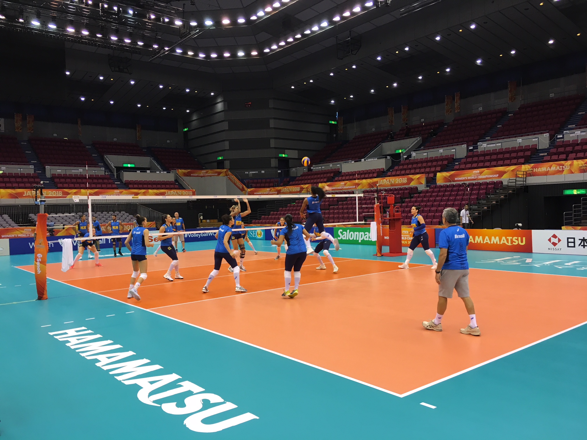 Brasil faz primeiro treino no ginásio de jogo em Hamamatsu 