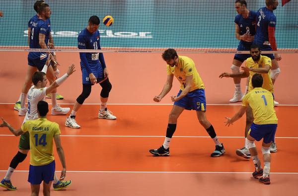 Brasil vence a Sérvia por 3 sets a 0 e está na semifinal