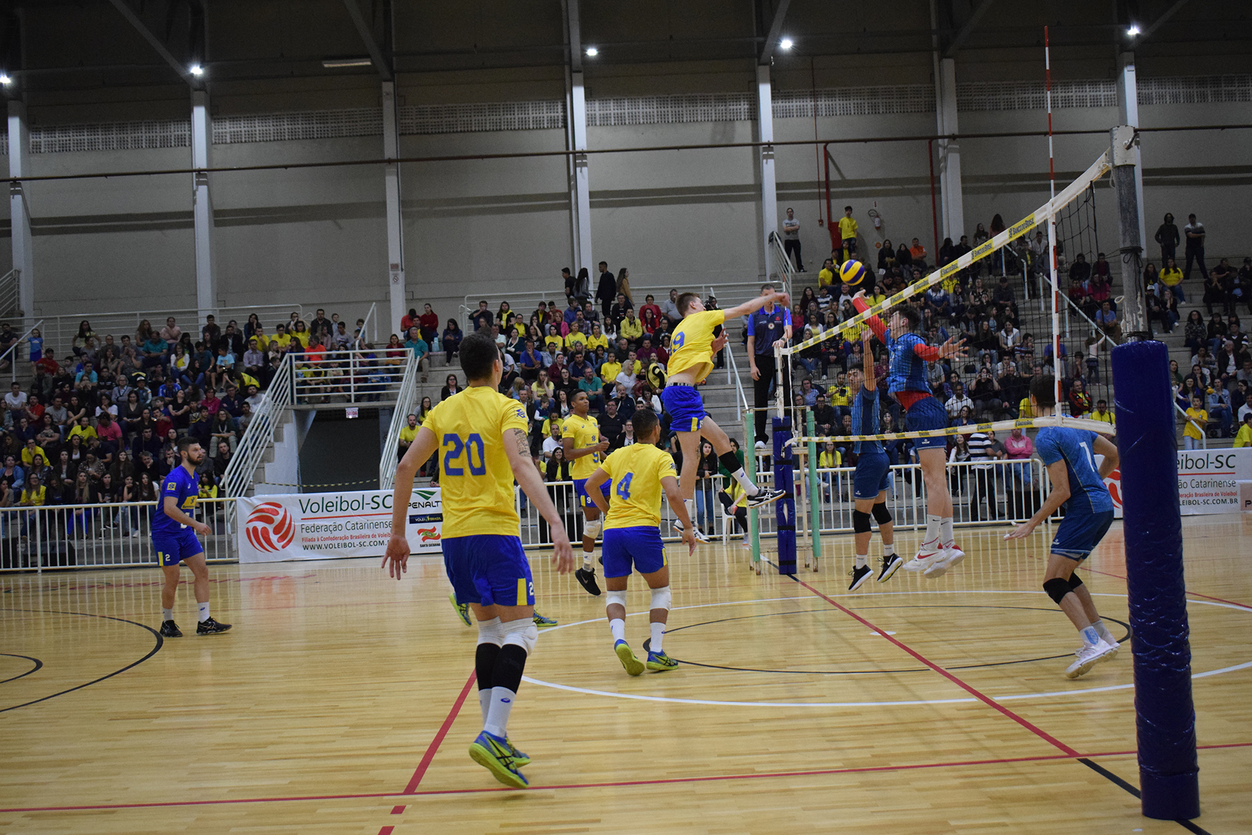 Brasil vence Argentina em partida de cinco sets