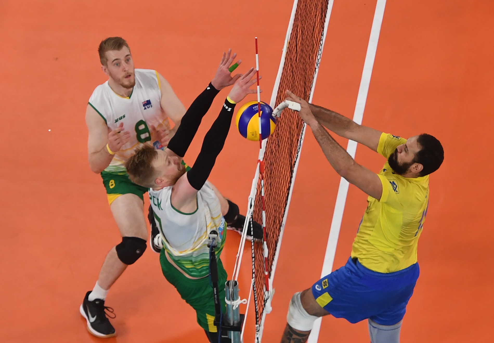 Brasil vence os donos da casa por 3 sets a 0