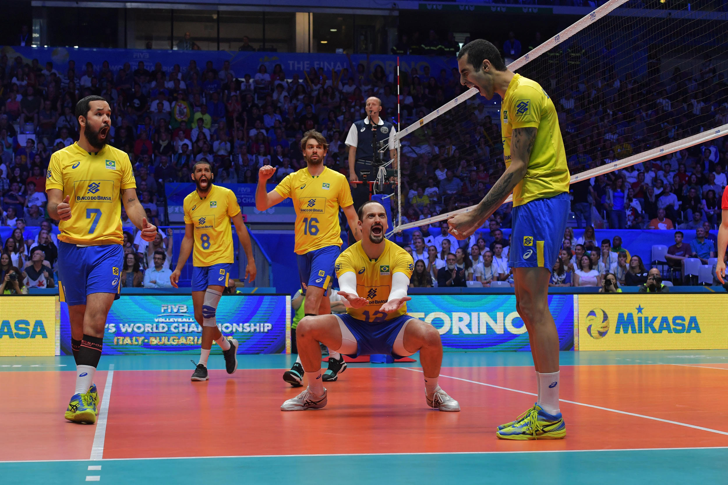 Brasil vira o jogo e vence a Rússia por 3 sets a 2