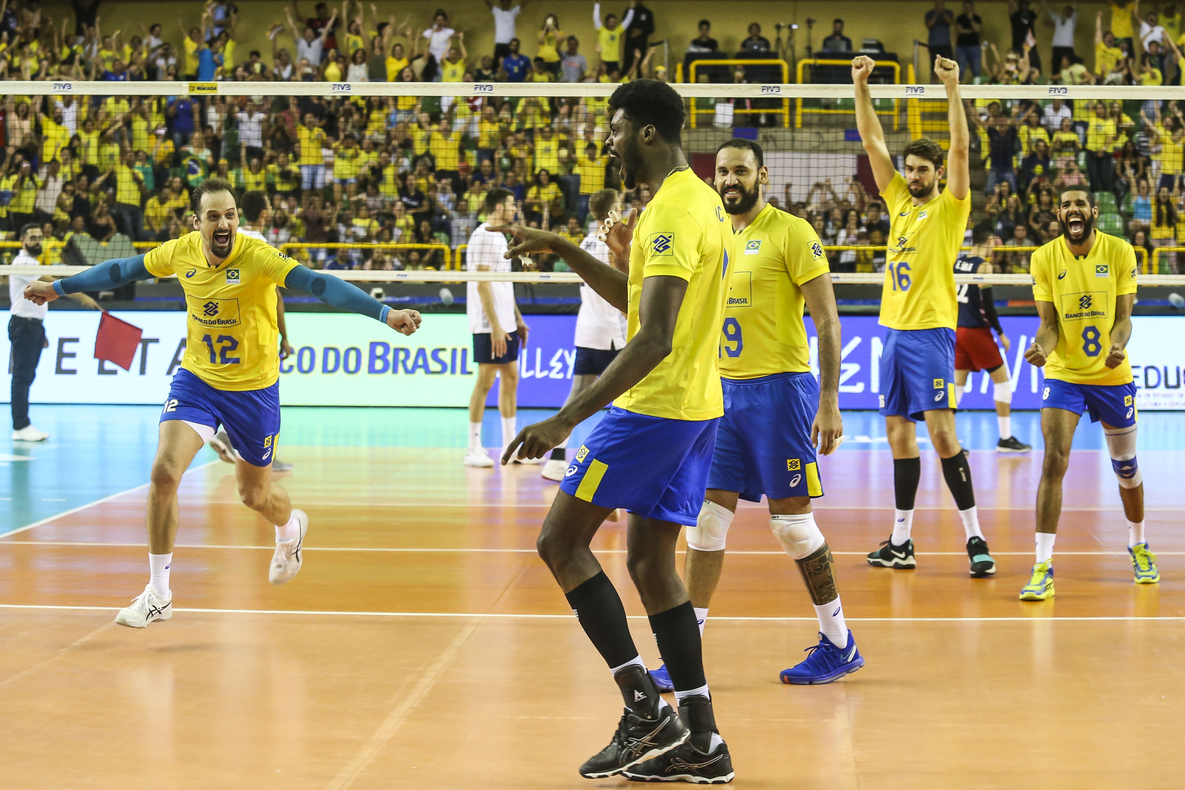 Brasil vira sobre os Estados Unidos e vence por 3 sets a 2