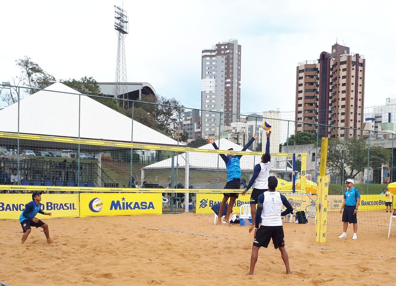 Com medalhistas olímpicos, definidas as semifinais da primeira etapa, em Maringá