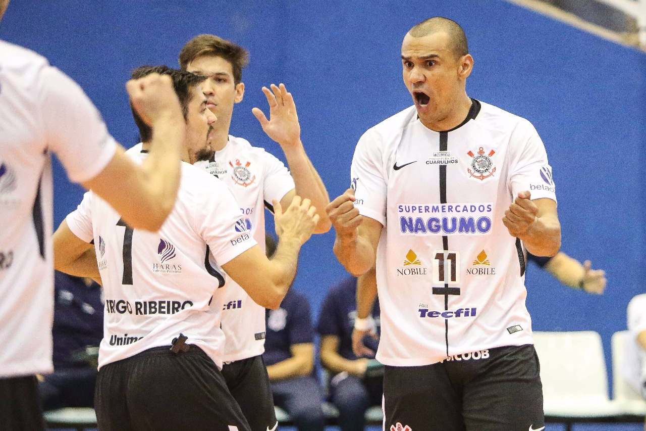 Confronto entre Corinthians-Guarulhos e Lebes Canoas abre a rodada