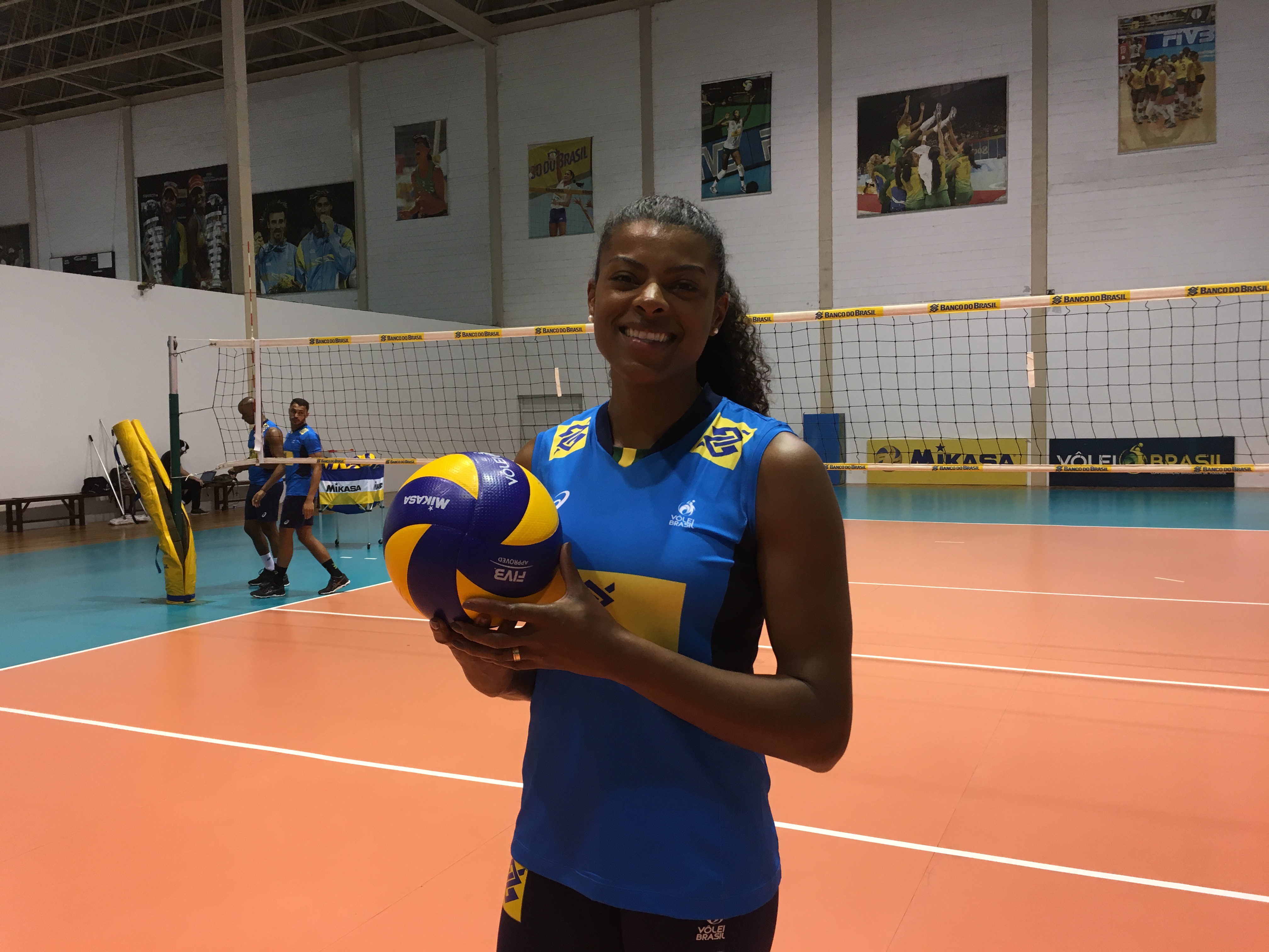 Fernanda Garay retorna à seleção motivada e com desafios