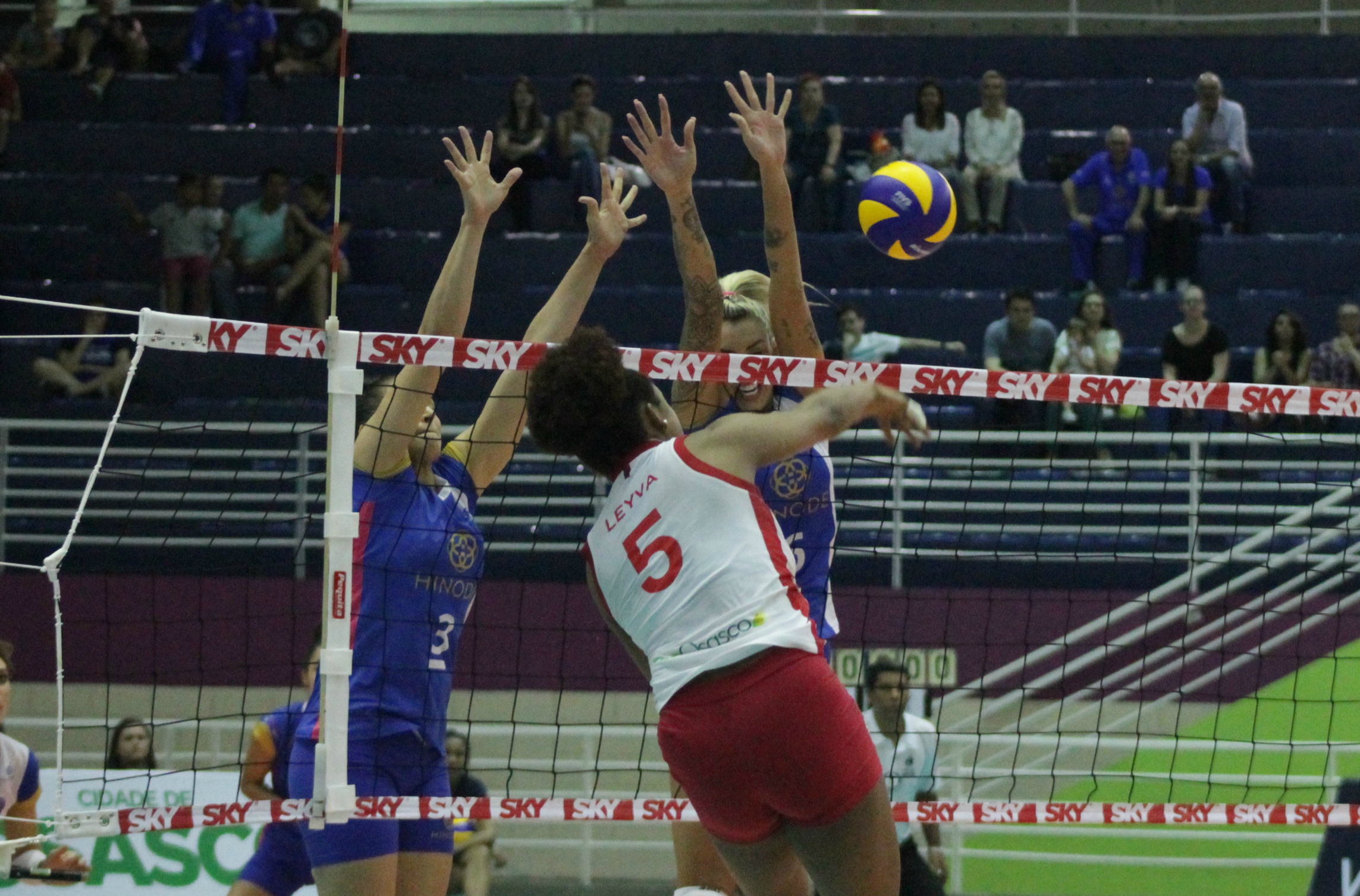 Osasco-Audax supera Hinode Barueri em duelo de cinco sets