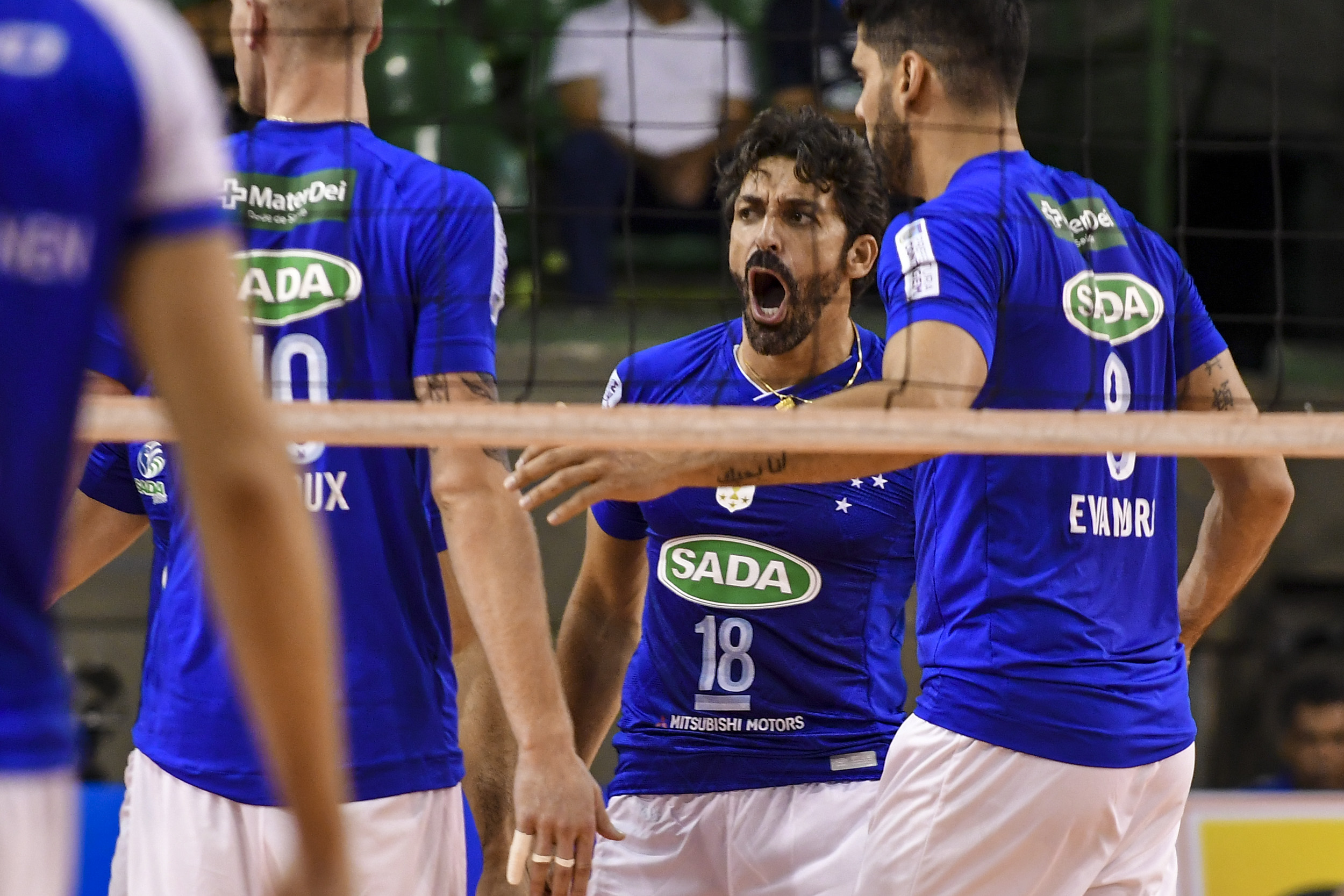 Sada Cruzeiro e Sesi-SP fazem duelo de estrelas na abertura da temporada