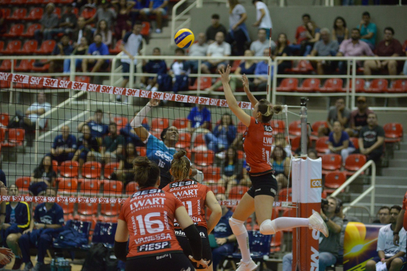 Sesc RJ vence Sesi Vôlei Bauru no tie-break e mantém a invencibilidade 