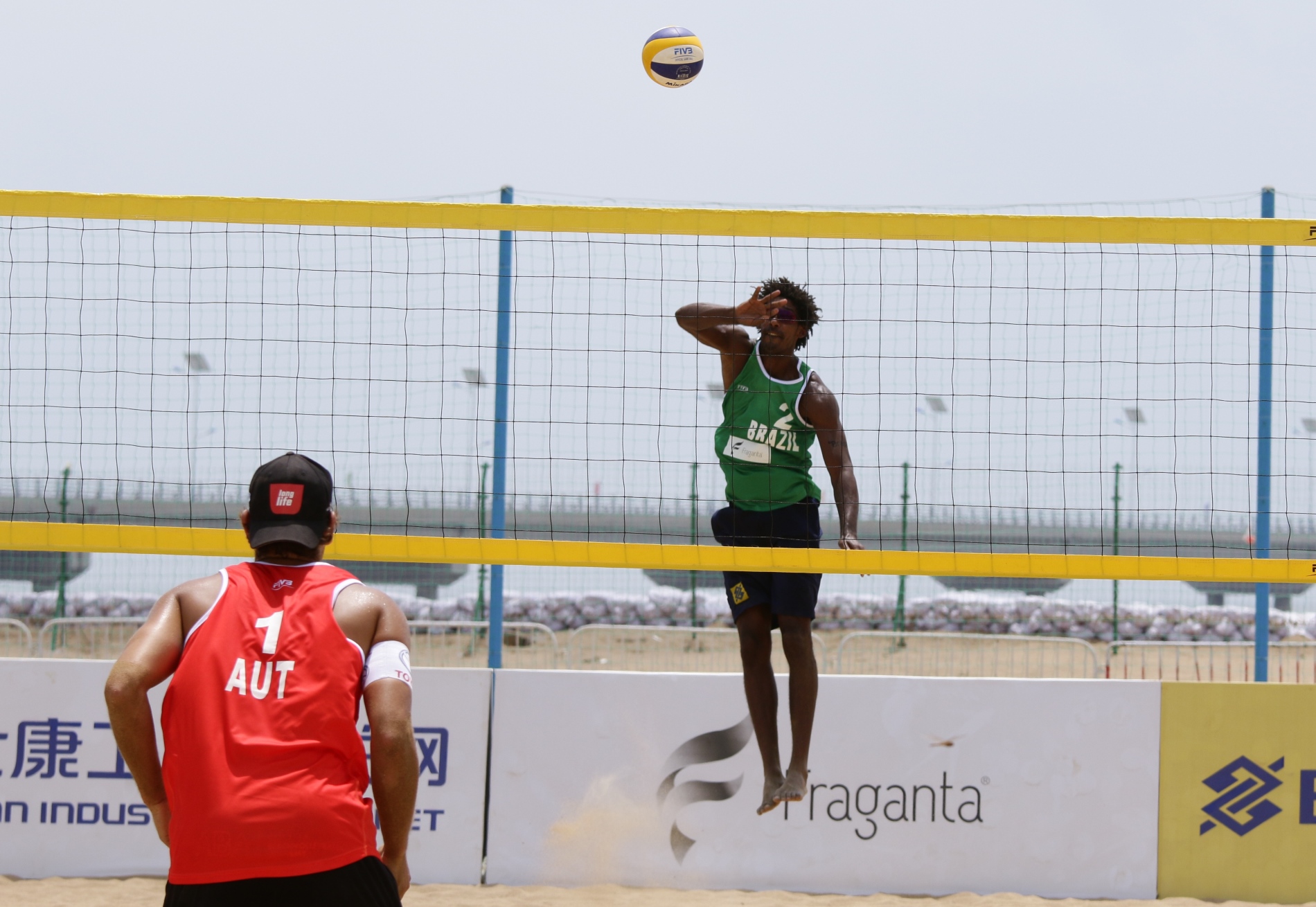 Thiago e George vencem e se juntam a Álvaro/Luciano nas oitavas de final