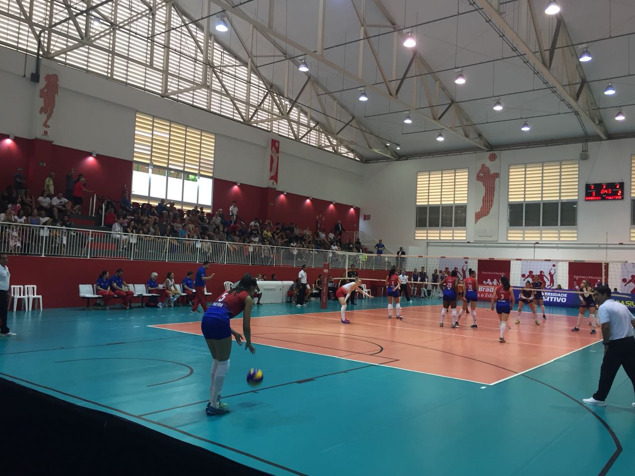 Vôlei Positivo/Londrina sai na frente e vence ADC Bradesco pela semifinal