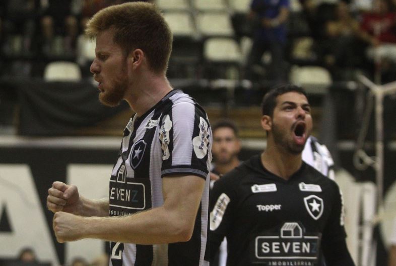 Botafogo vence em casa e assume a liderança 