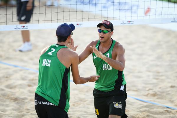 Brasil avança com três duplas às quartas de final da etapa de Tóquio no masculino