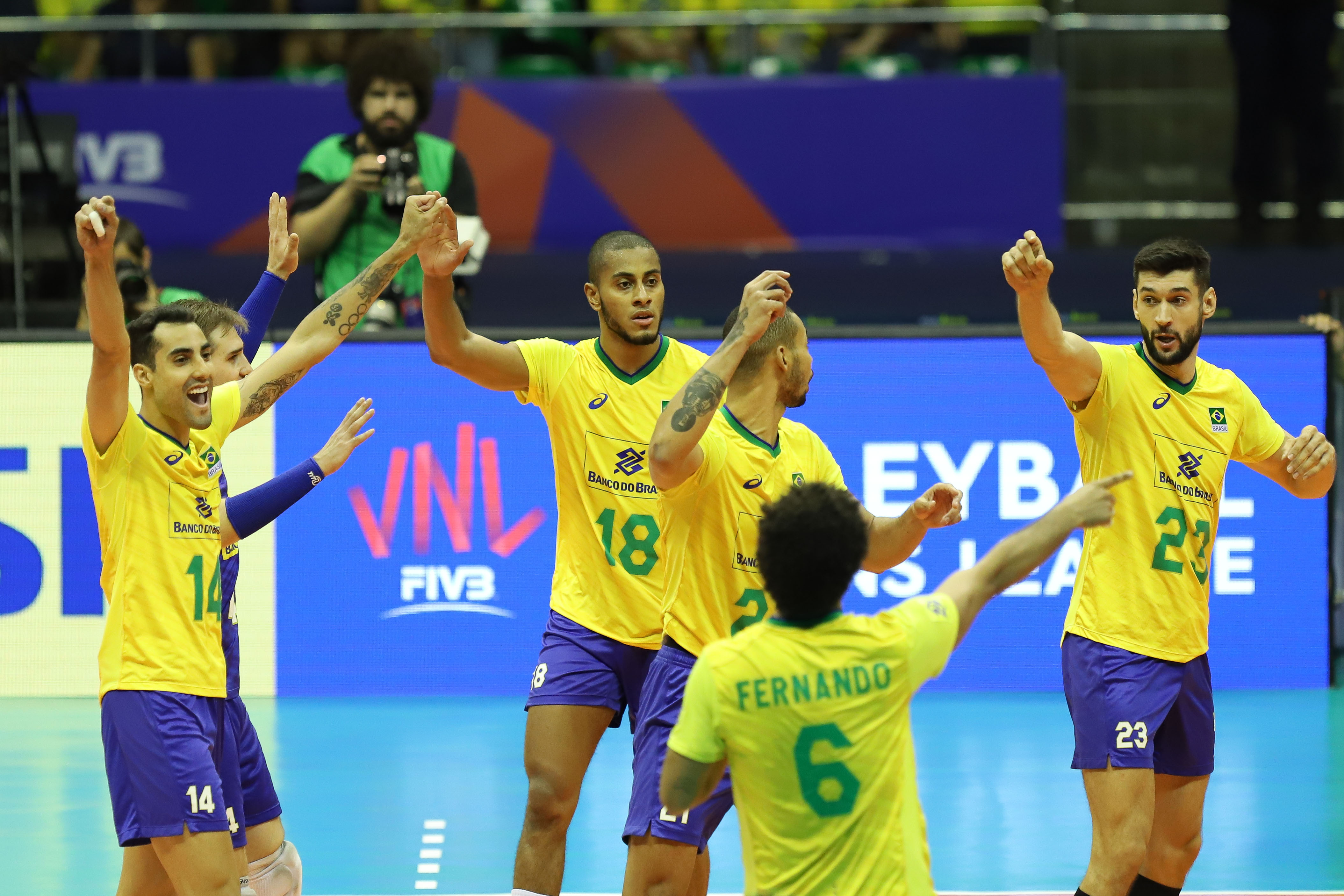 Brasil bate o Canadá por 3 sets a 0