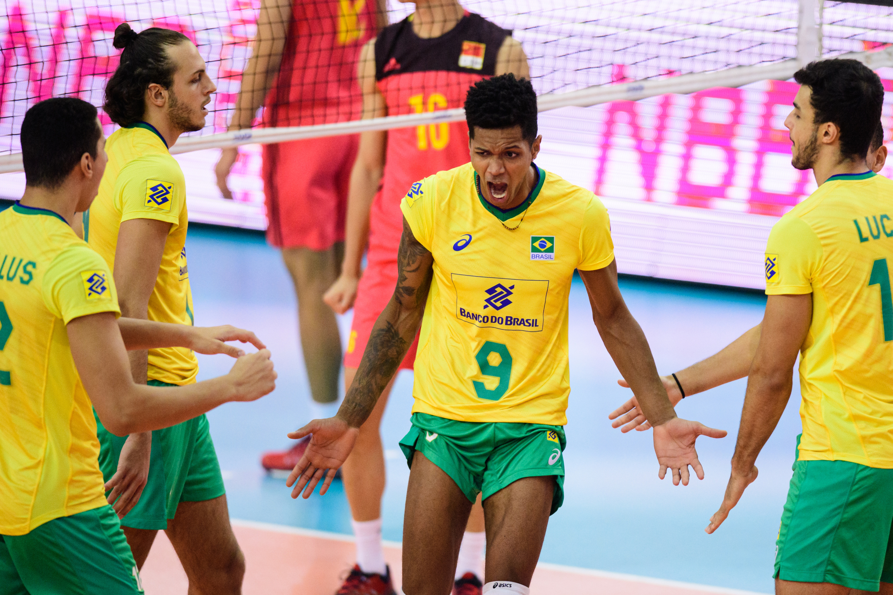 Brasil vence a China na abertura da segunda fase