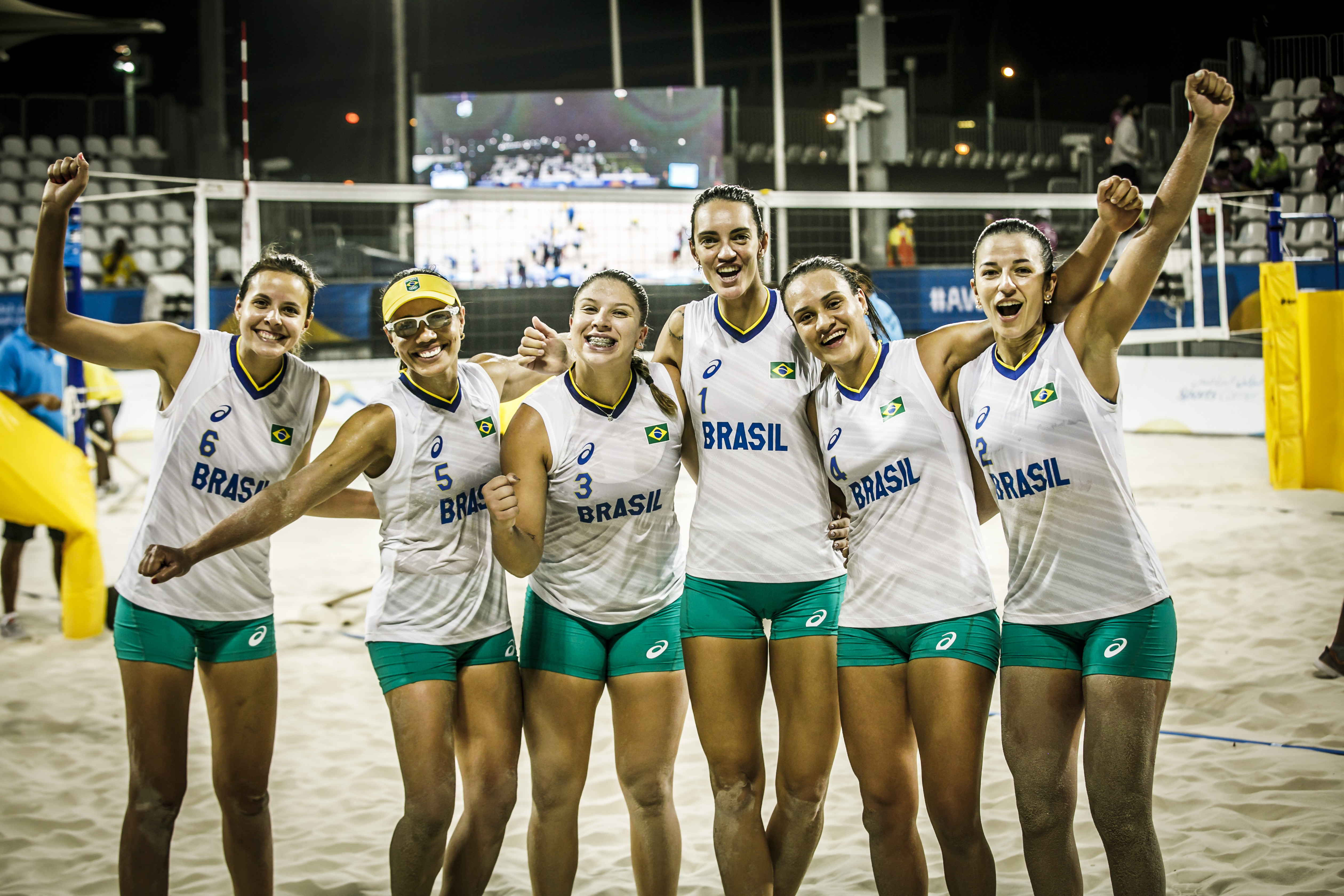 Brasil vence Gâmbia e avança invicto à semifinal no vôlei de praia 4x4