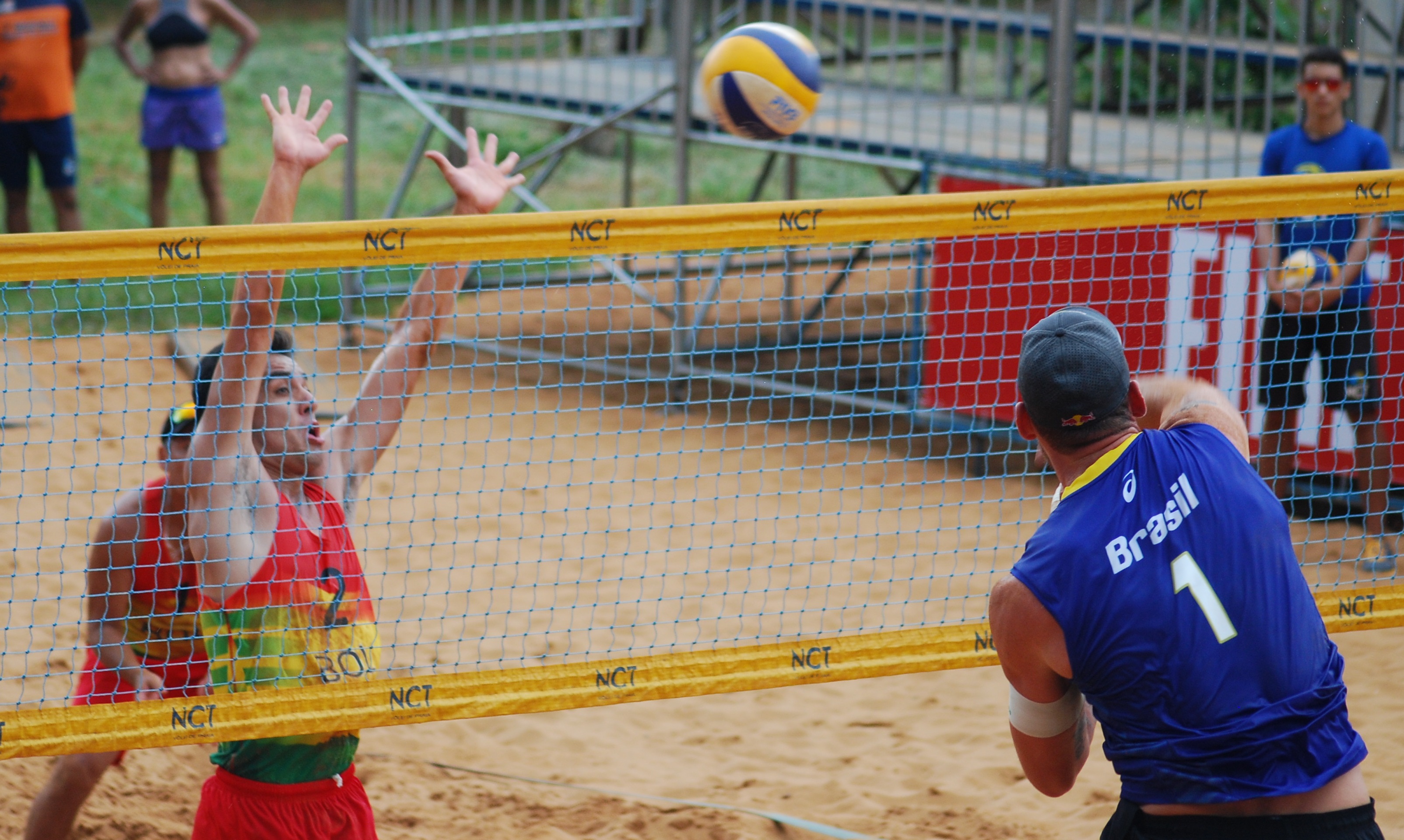 Brasil vence os quatro jogos e encara Venezuela por vaga direta na fase final