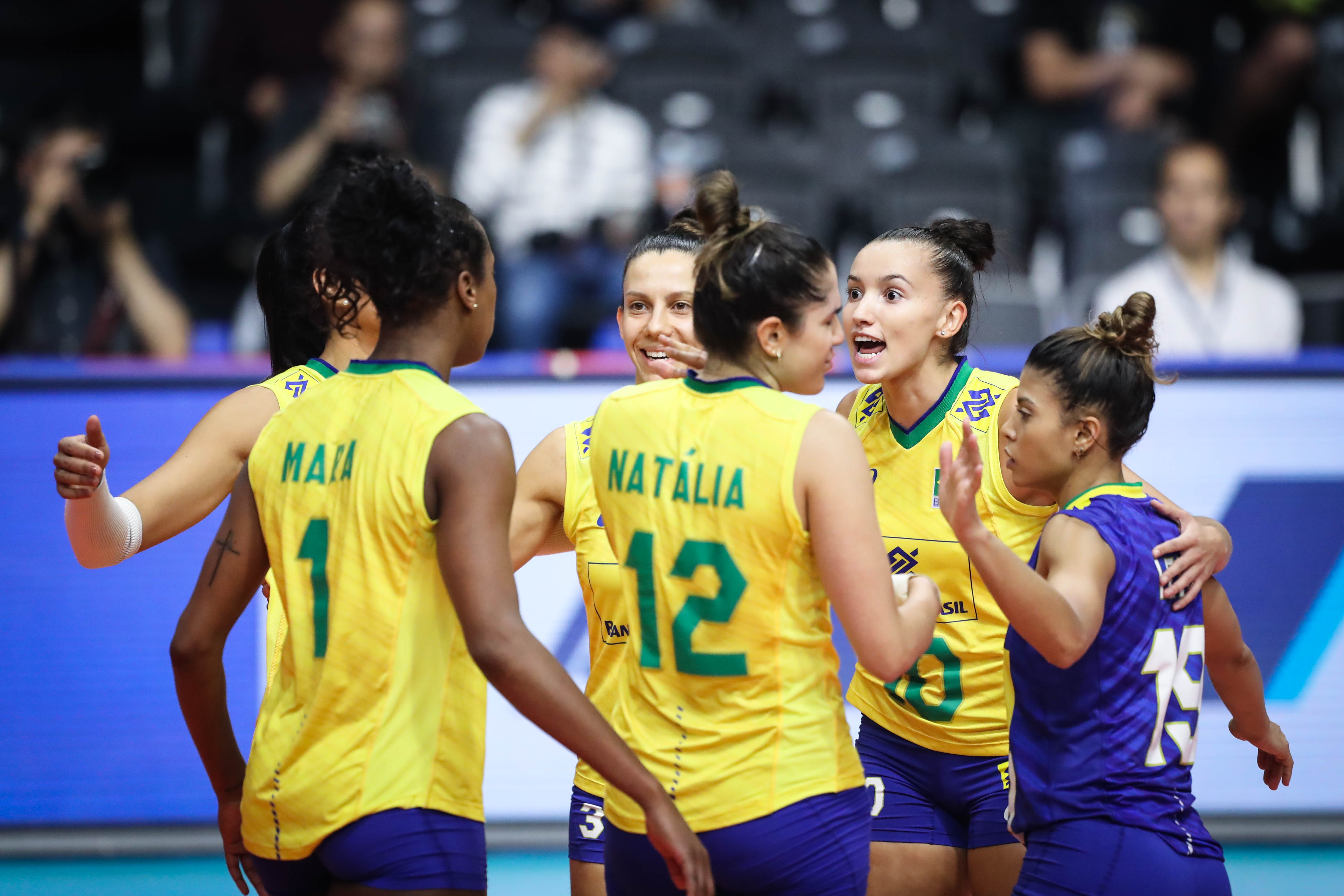 Brasil vence Sérvia e se aproxima da fase final  