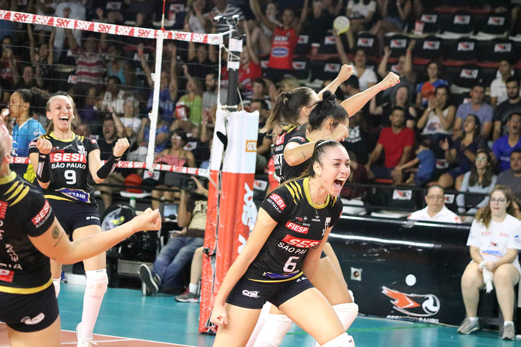 Hinode Barueri e Sesi Vôlei Bauru começam playoff das quartas de final com vitória  