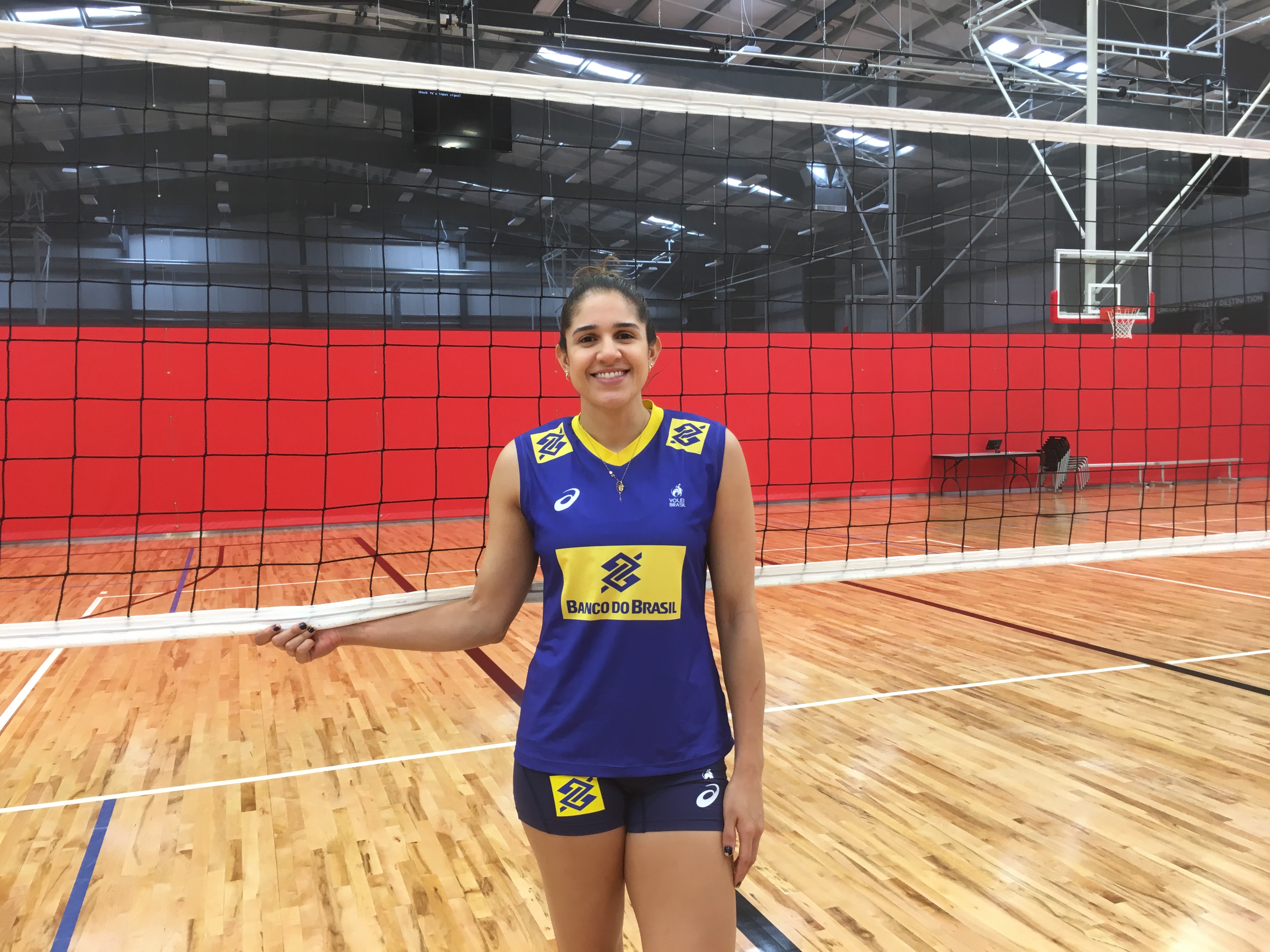 Natália é relacionada para terceira semana 