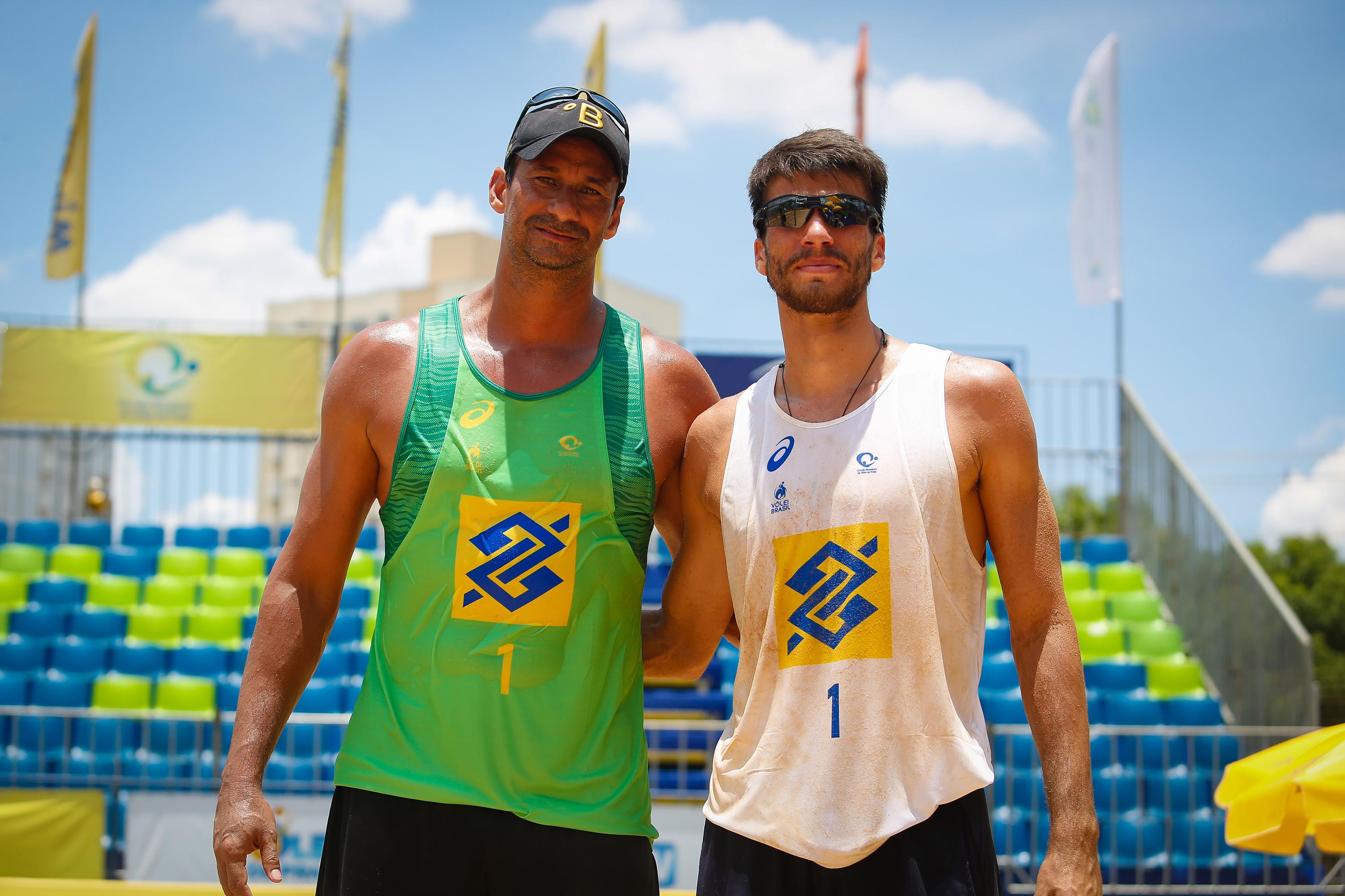 Oitavas do masculino são definidas em dia de duelo entre pai e filho em Cuiabá