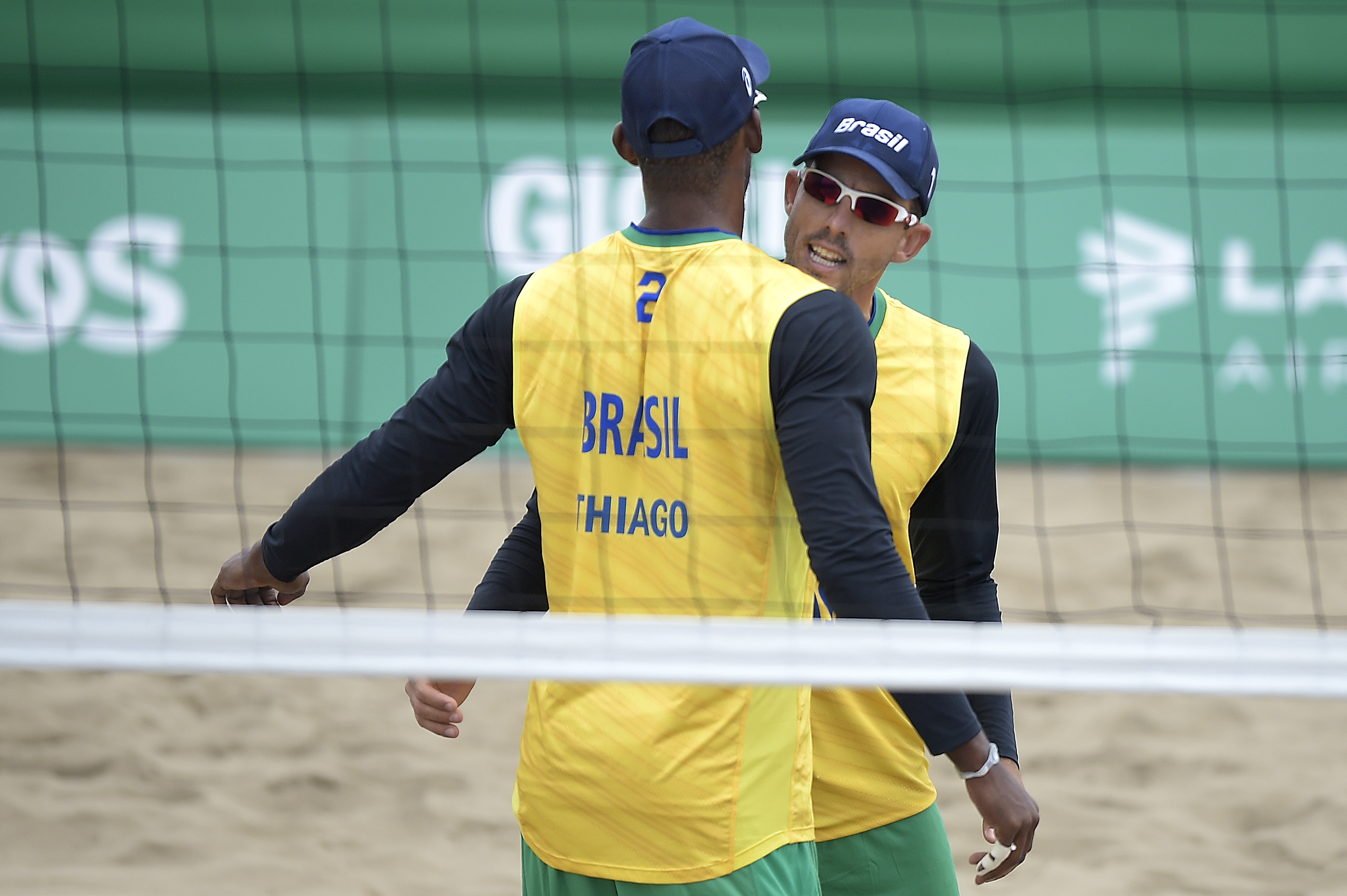 Oscar e Thiago caem para atuais campeões nas quartas de final