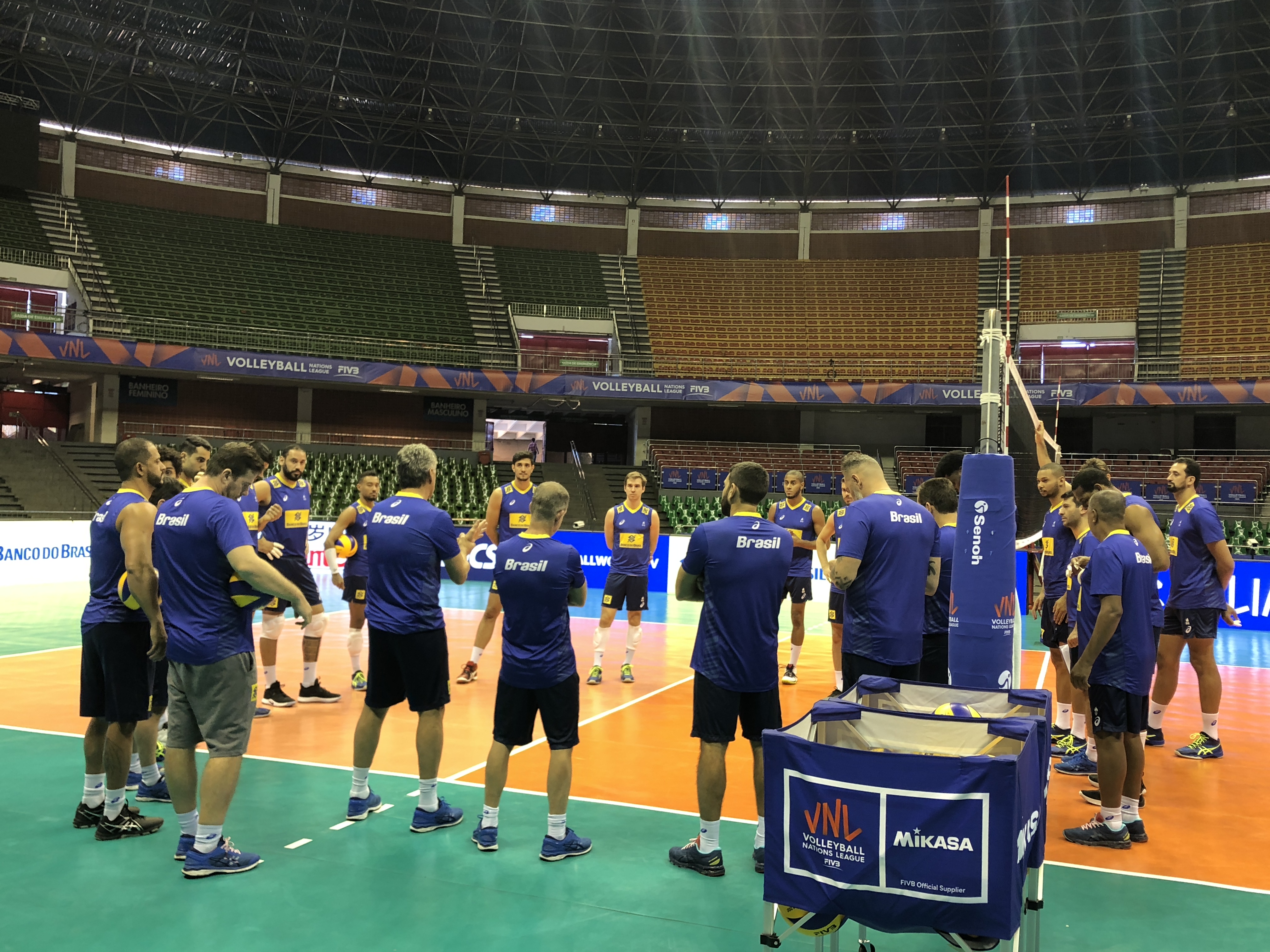 Seleção brasileira faz primeiro treino em Brasília