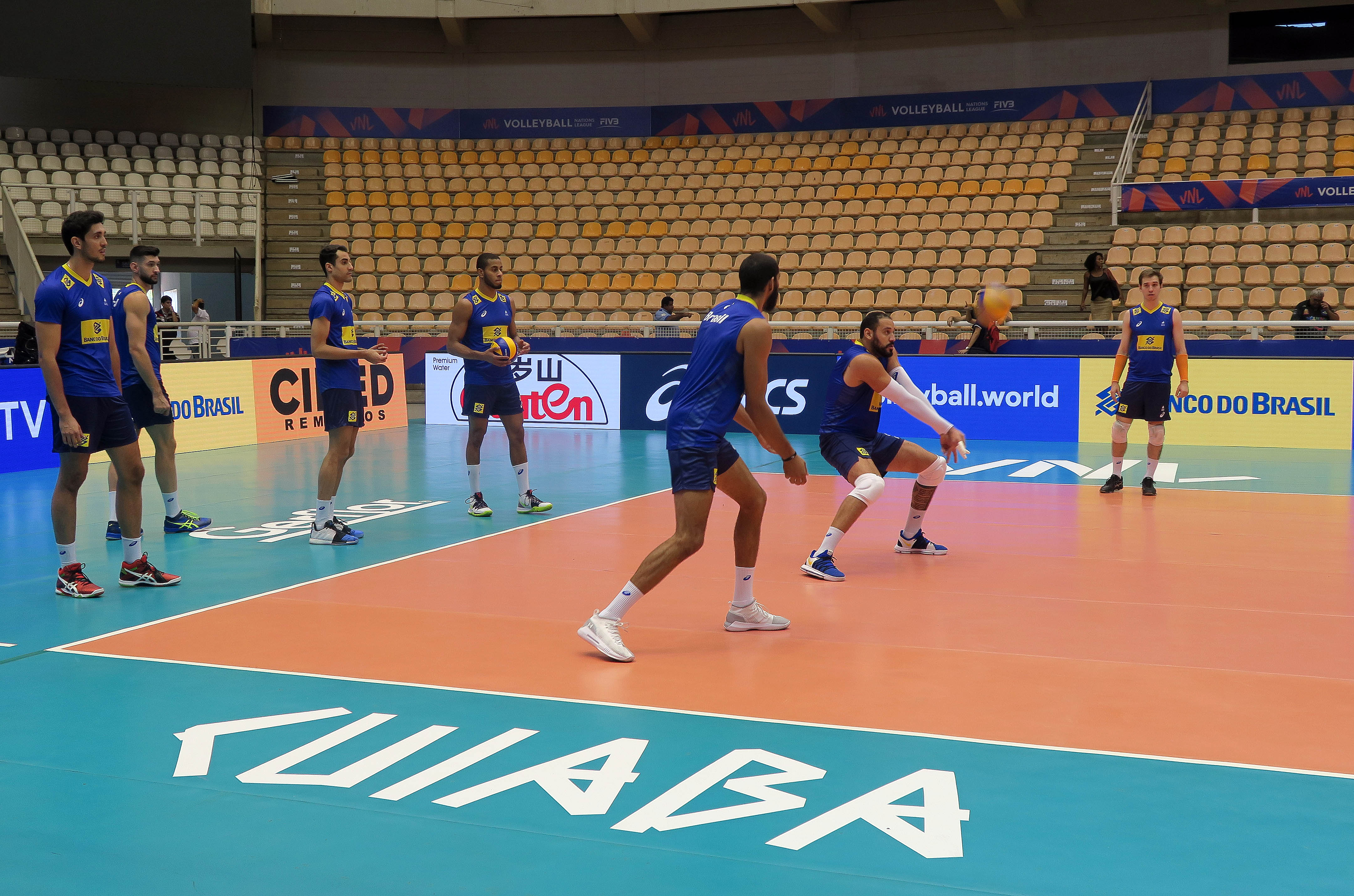 Seleção brasileira faz primeiro treino em Cuiabá