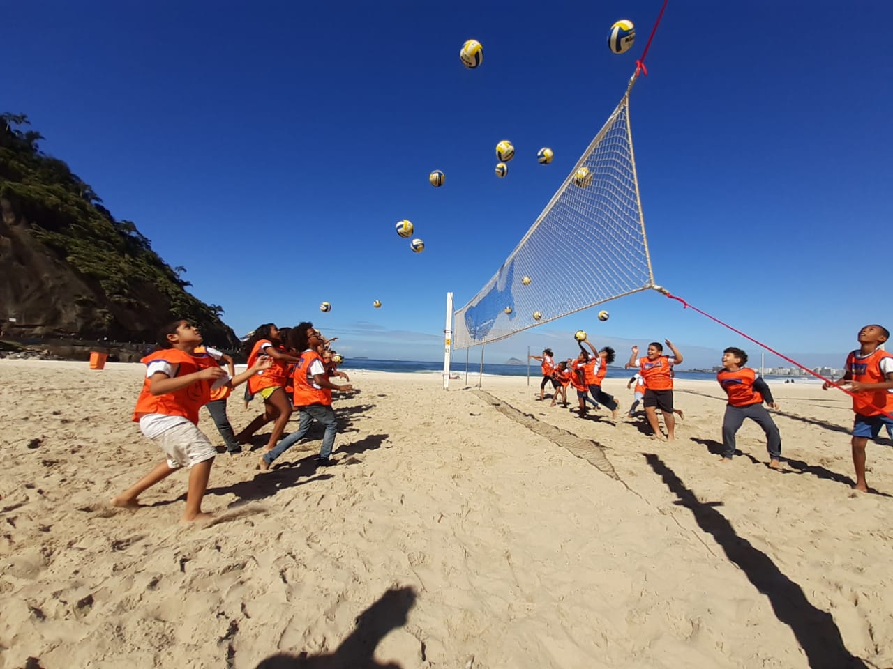 União entre voleibol e meio ambiente promoverá limpeza na Praia do Leme