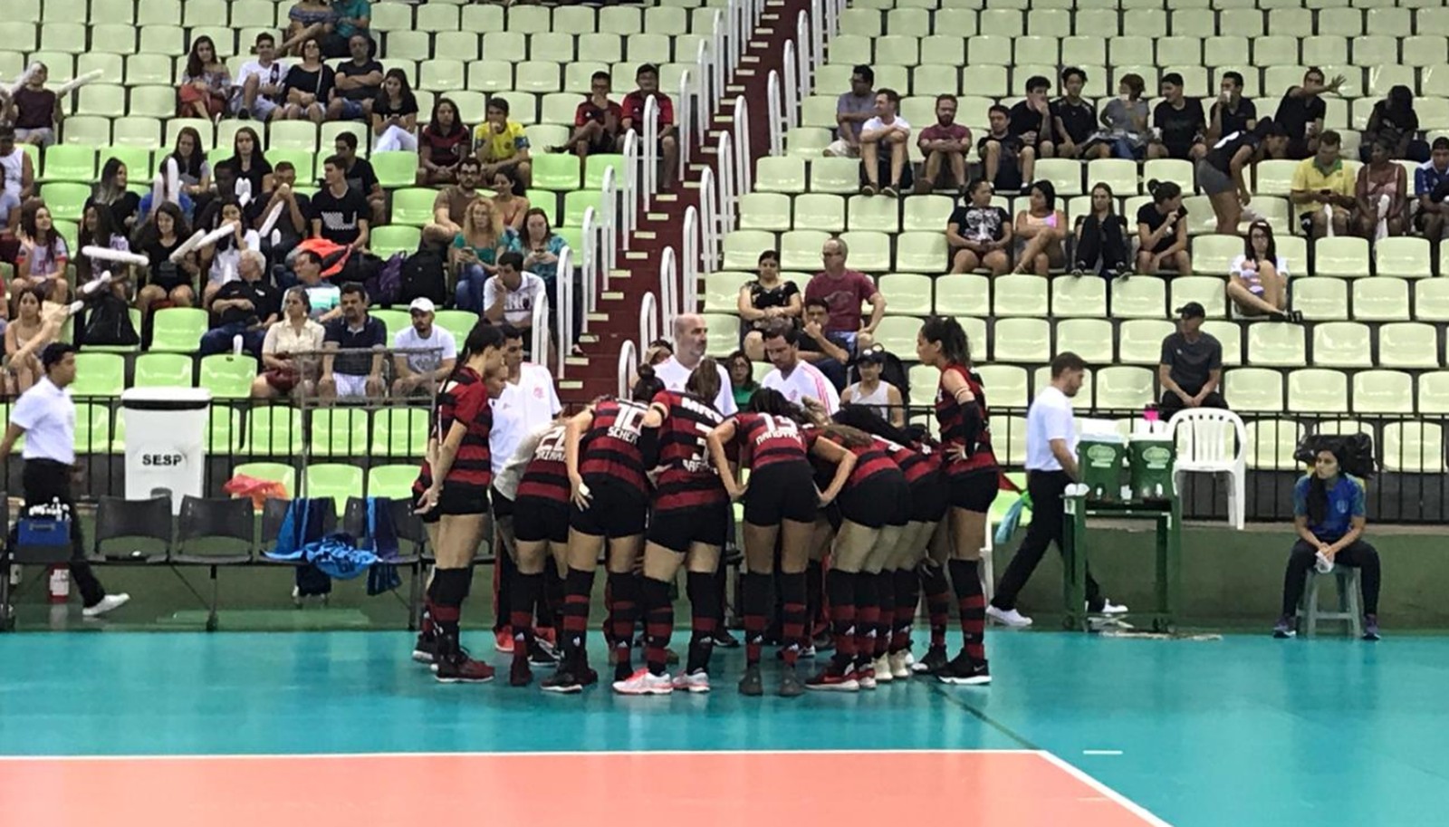 Valinhos e Flamengo começam playoff da semifinal com vitória