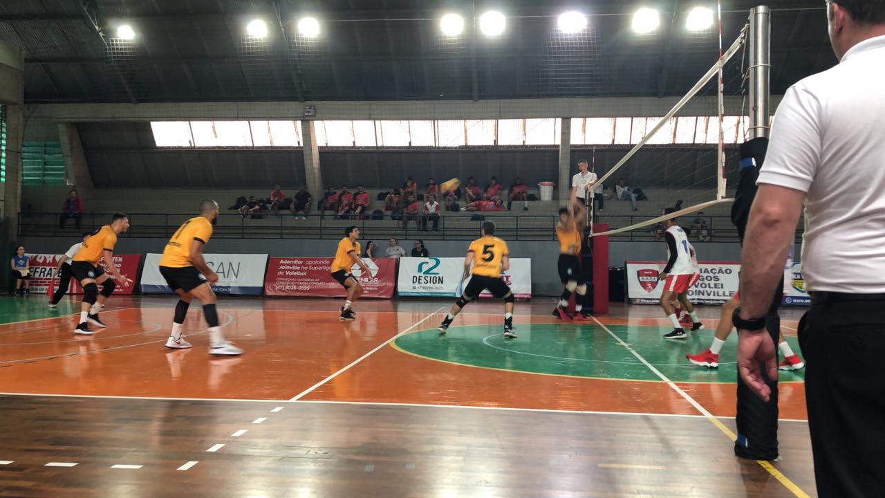 Vôlei Guarulhos (SP) vence a segunda e segue líder do grupo B em Joinville (SC)