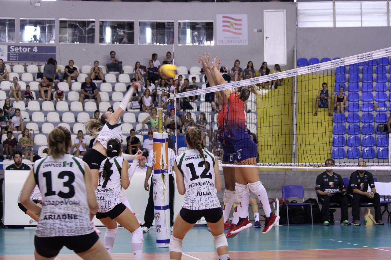 Brasília Vôlei e Bluvôlei/Furb/SME vencem no encerramento da quinta rodada