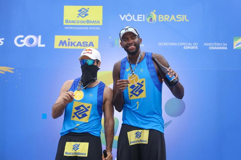 Evandro e Bruno Schmidt fecham o ano com título em Saquarema (RJ)