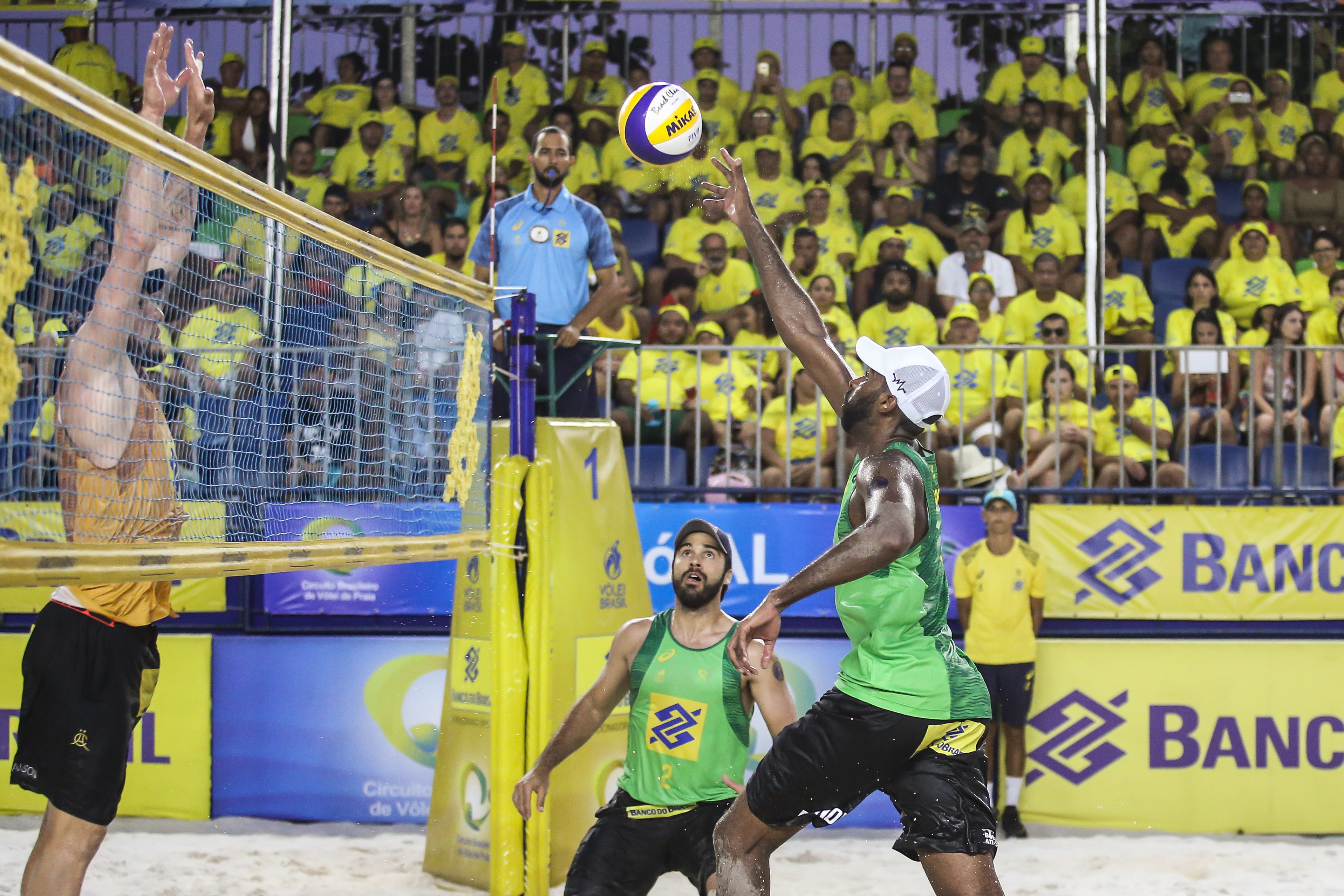 Evandro/Bruno e Ricardo/Vítor Felipe fazem a final em Maceió