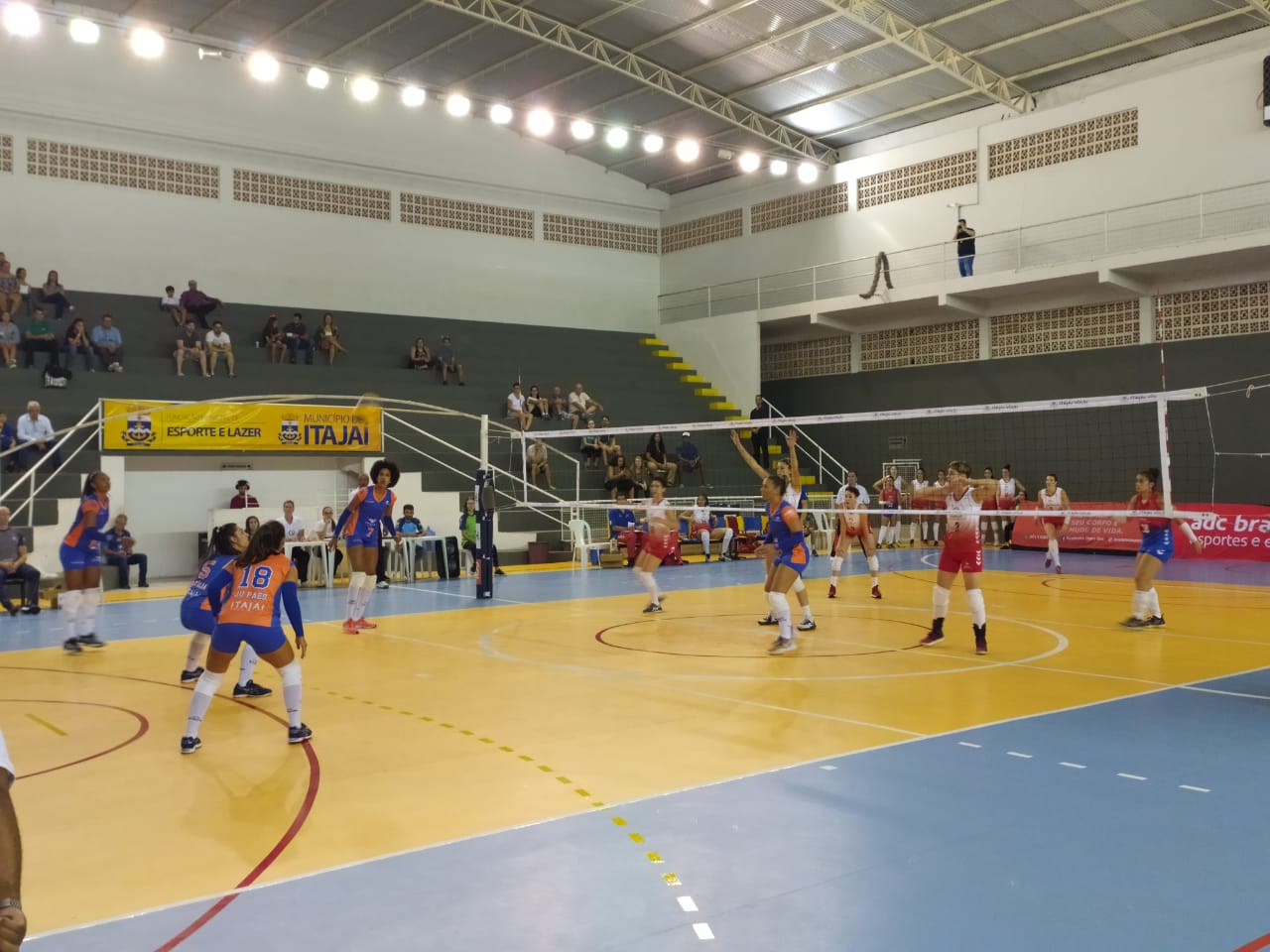 Itajaí Vôlei vence Bradesco Esportes em partida isolada da terceira rodada