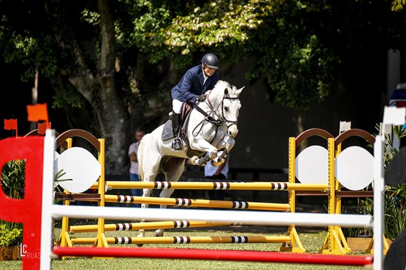 José Roberto Guimarães é vice-campeão brasileiro master de saltos