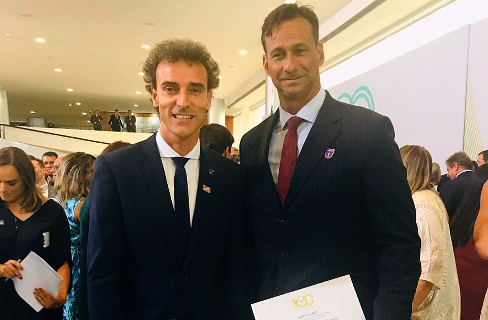 Ricardo recebe medalha de honra ao mérito esportivo em homenagem no DF