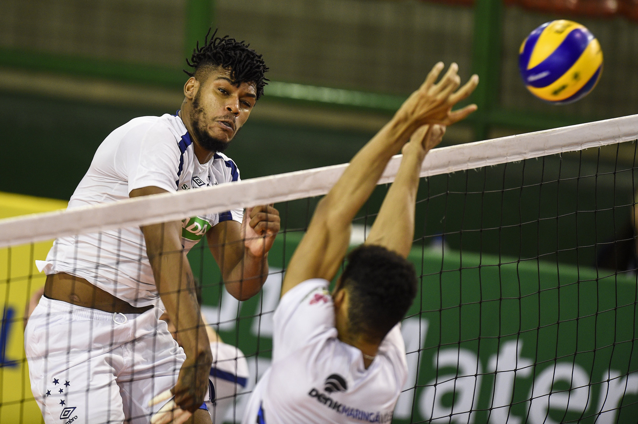 Sada Cruzeiro supera o Denk Academy Maringá Vôlei