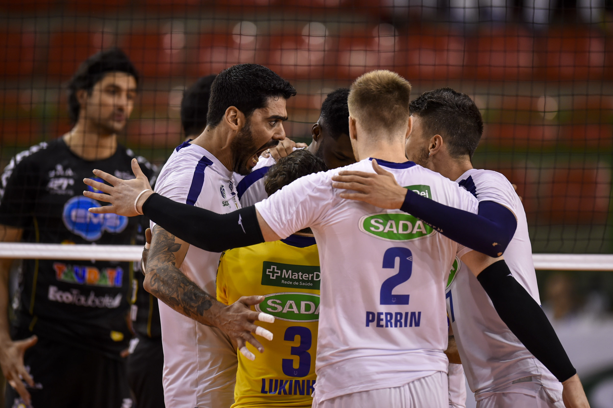 Sada Cruzeiro vence duelo brasileiro e está na final