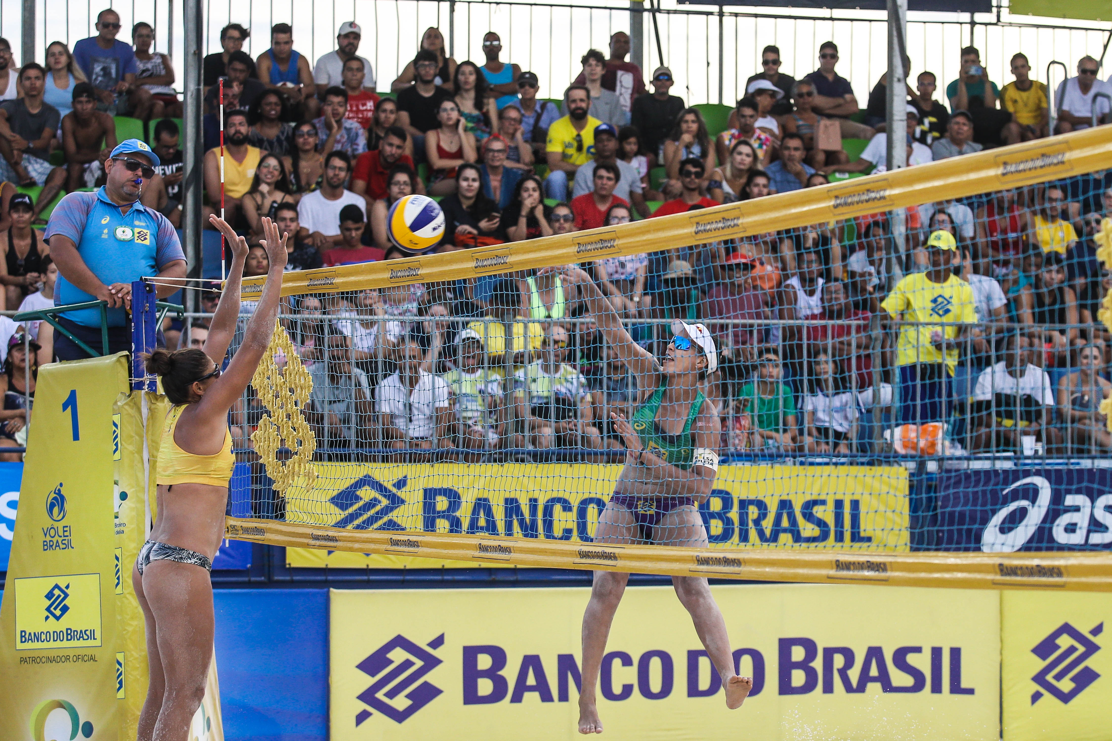 Sergipanas largam bem em Aracaju; Mari e Paula Pequeno estreiam no circuito