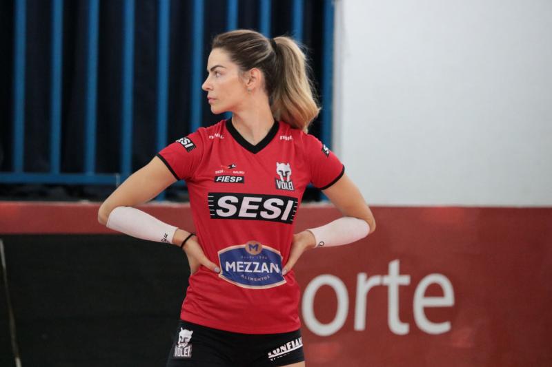 Suelle supera lesão no ombro e volta ao voleibol brasileiro 