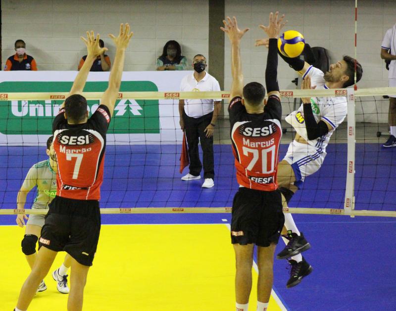 Trio mineiro vence fora em dia de duelo em família na Vila Leopoldina