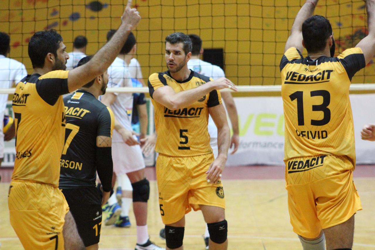 Vedacit Vôlei Guarulhos recebe a APAV Vôlei pela manutenção da liderança