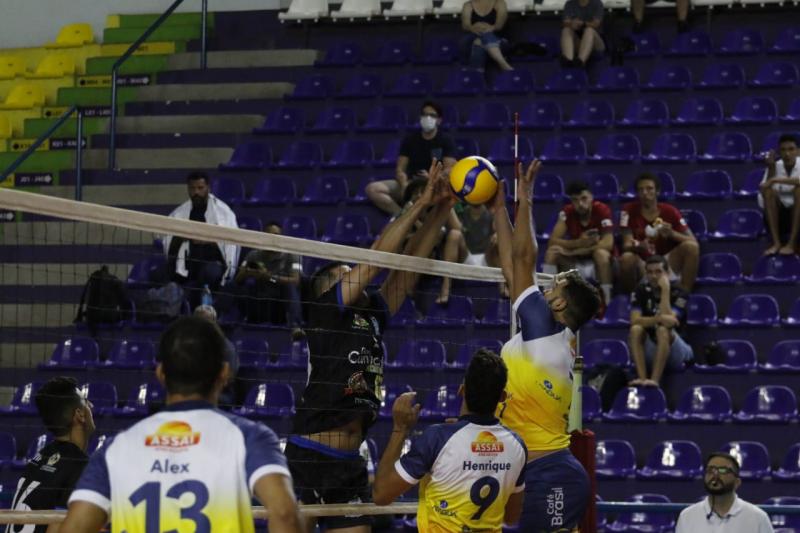 Vôlei Futuro Assaí e Santos Vôlei/Praia Grande decidem a vaga do Grupo 2