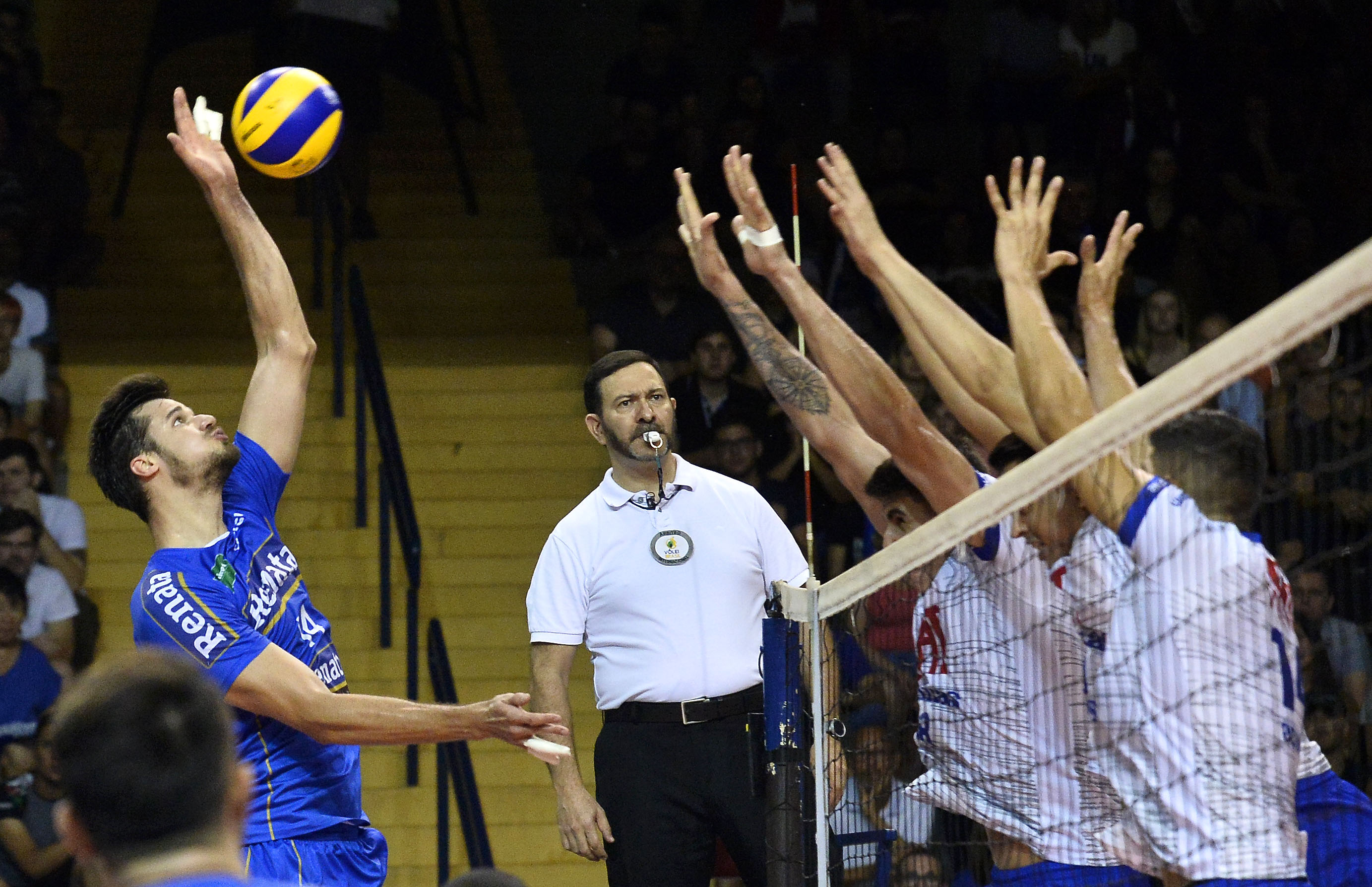 Vôlei Renata recebe o Sada Cruzeiro neste sábado