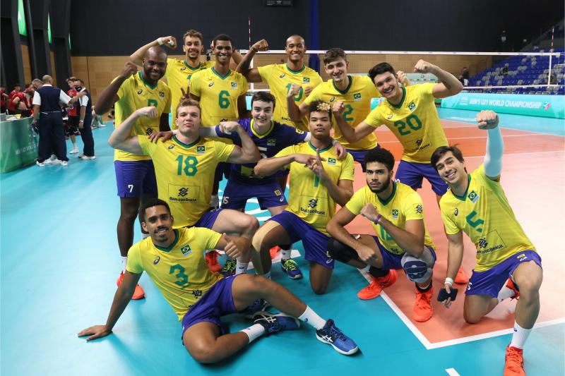  Brasil vence Canadá e garante vaga na próxima fase 