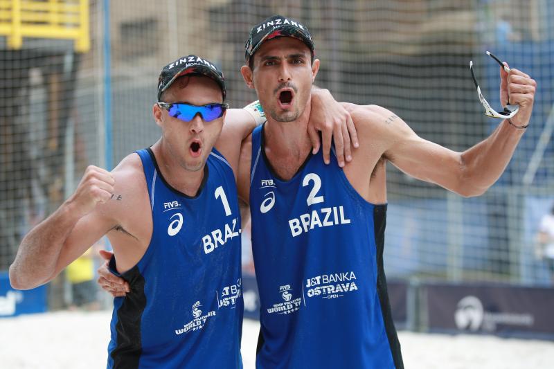 André Stein/George e Bárbara Seixas/Carol Solberg seguem na briga por medalhas