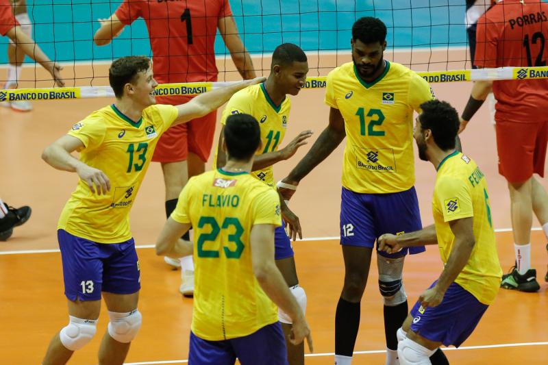 Brasil estreia com vitória sobre Peru