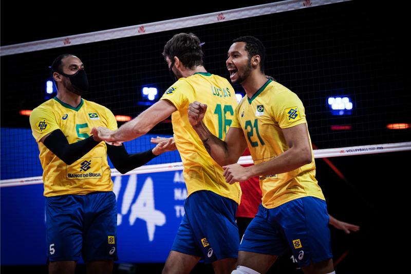 Brasil vence Alemanha e mantém liderança isolada 