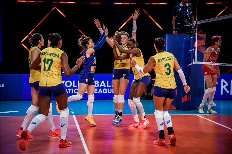 Brasil vence Turquia e encerra fase classificatória em segundo